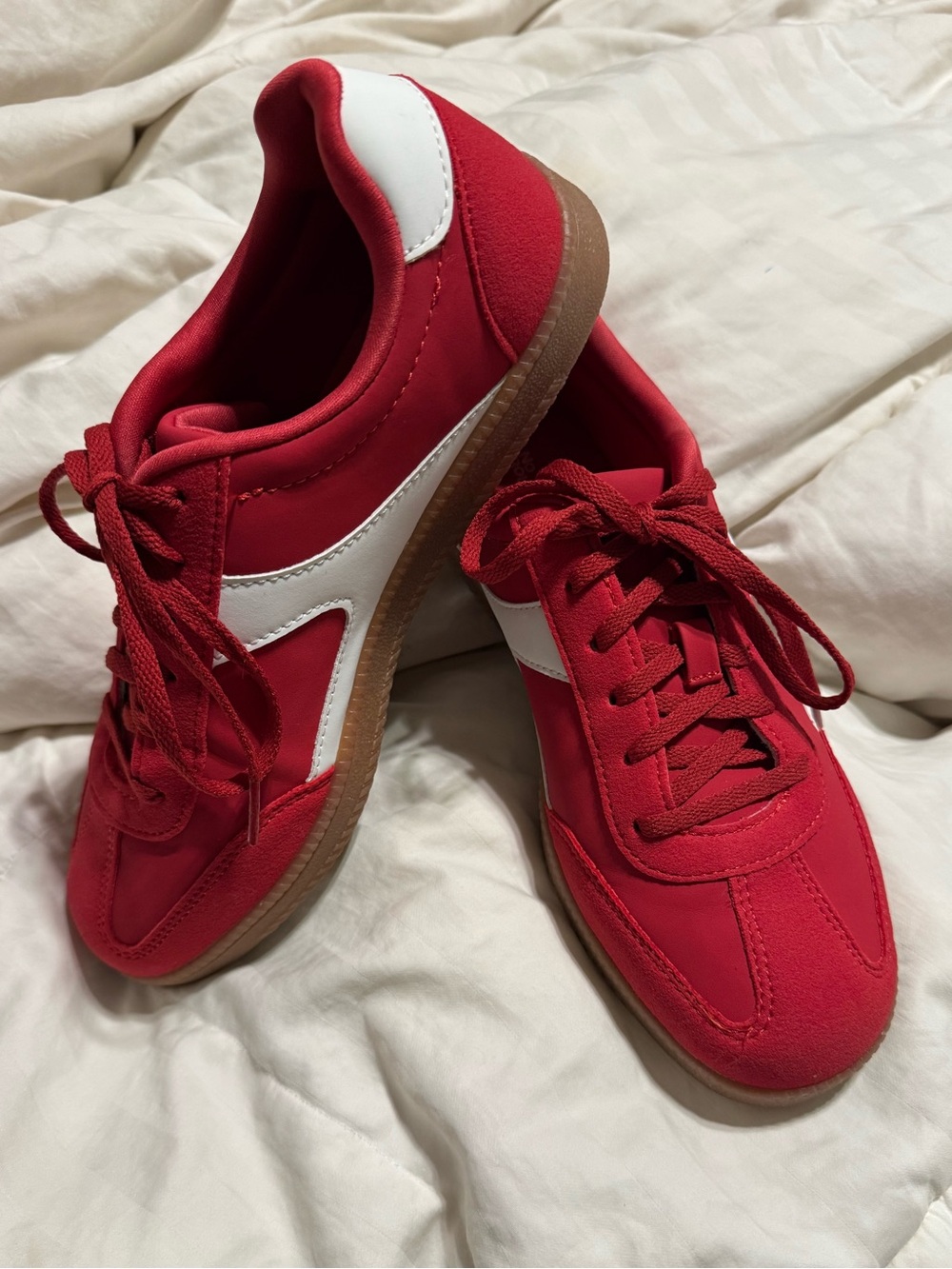 No Boundaries Red Lace-Up Sneakers | Women’s Size 9 | - Picture 2 of 7